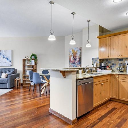 קאנמור Alluring Mountain View Condo - Right In The Heart Of Downtown - Managed By Little Sister Getaways מראה חיצוני תמונה